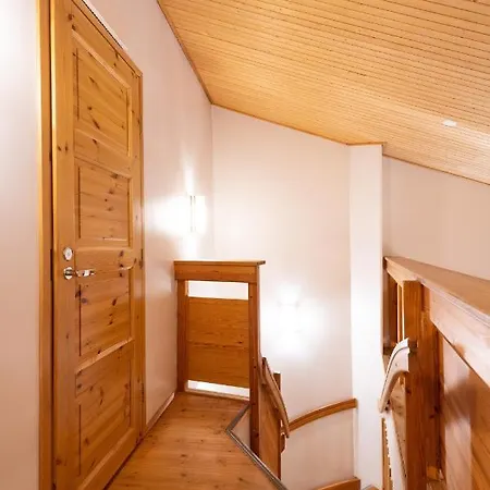 Дом отдыха Roggenecke - Pyhae Holysuites - Cosy Ski-In & Ski-Out Apartment With Scenic Views In The Heart Of The Ski Resort Пухатунтури